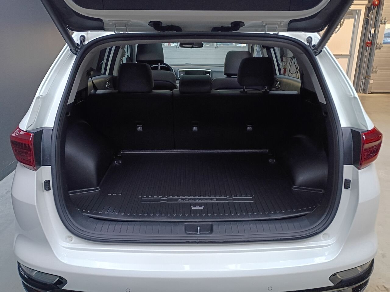 2021 Kia Sportage White Blainville - photo #13