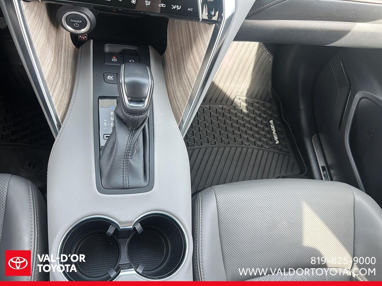 2023 Toyota Venza XLE TI Wind Chill Pearl Val-d'Or - photo #11