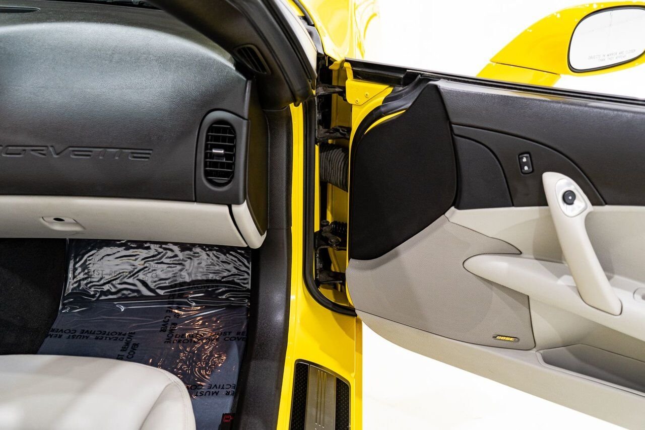 Chevrolet Corvette PRIX EN USD | With Only 900km (563mi) From New With Window Sticker 2008 Jaune Montréal - photo #62