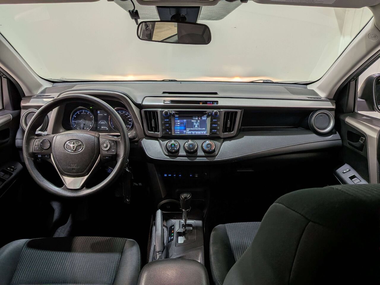 2018 Toyota RAV4 FWD LE Grey Val-David - photo #12