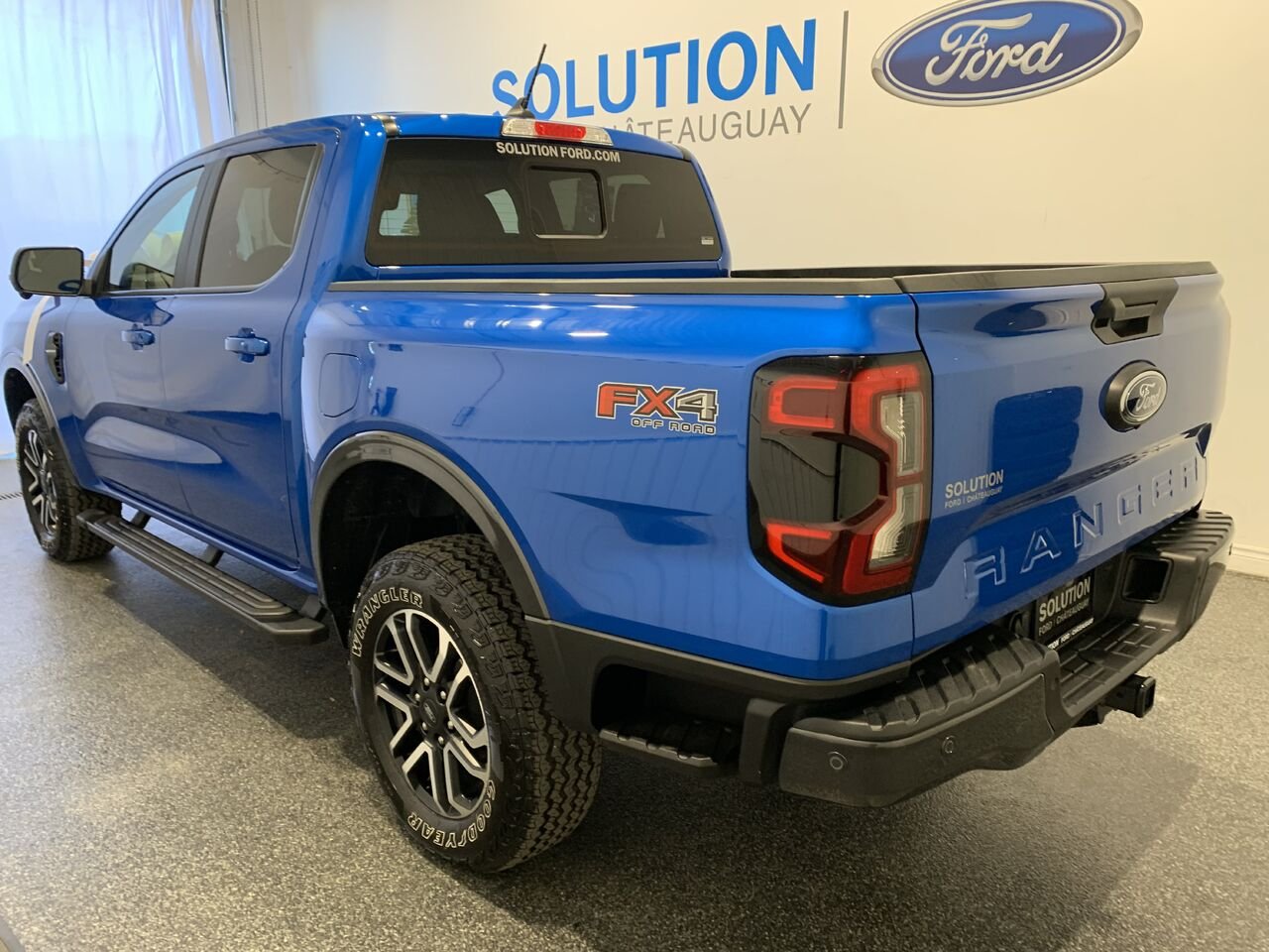 2024 Ford Ranger LARIAT cabine SuperCrew 4RM caisse de 5 pi Blue Châteauguay - photo #11