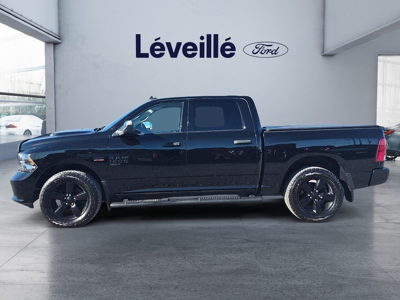 2020 Ram 1500 Classic Black Saint-Jérôme - photo #2