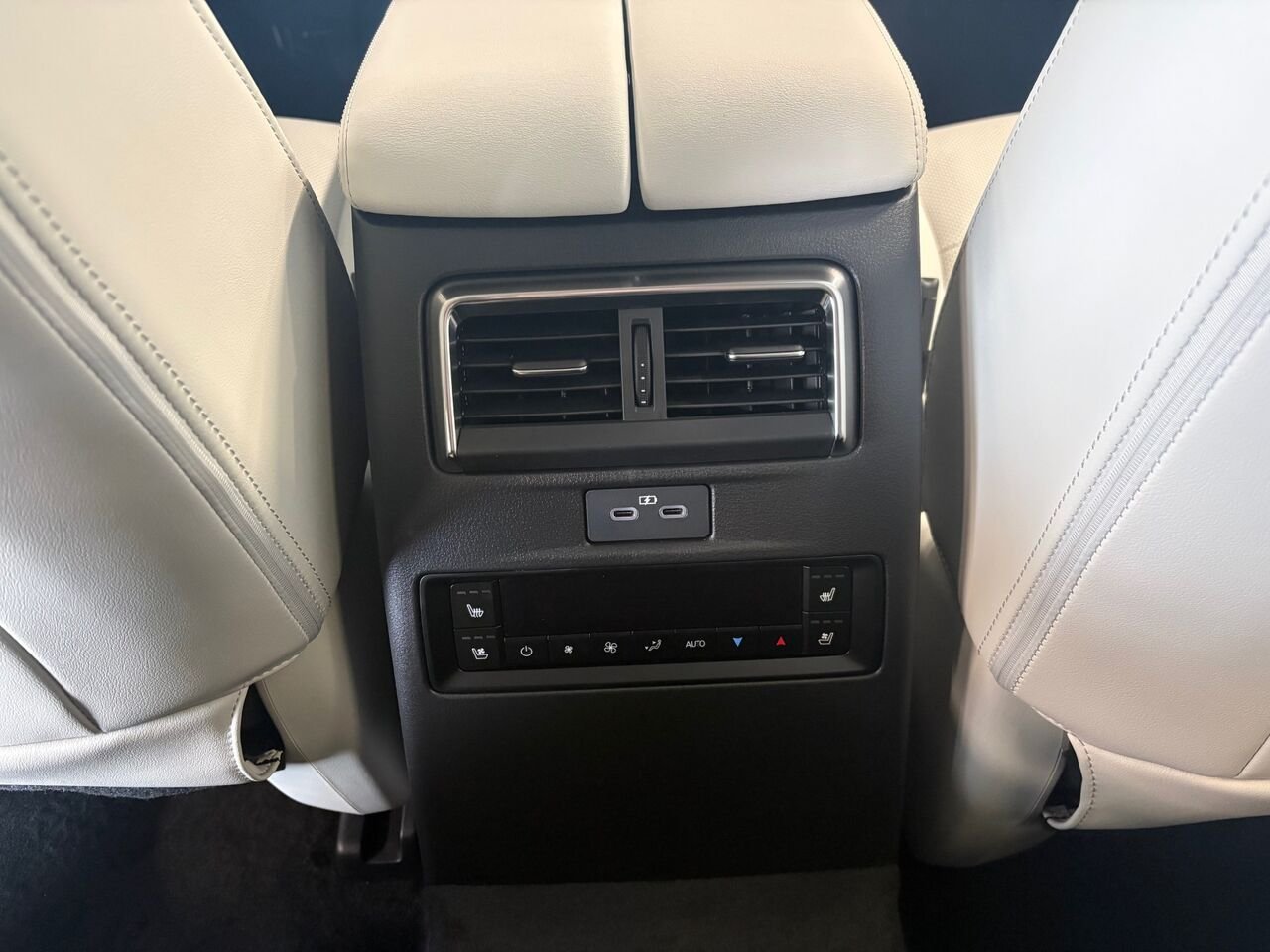 MAZDA CX-90 hybride rechargeable Signature TI 2026 Gris mécanique métallisé Châteauguay - photo #8
