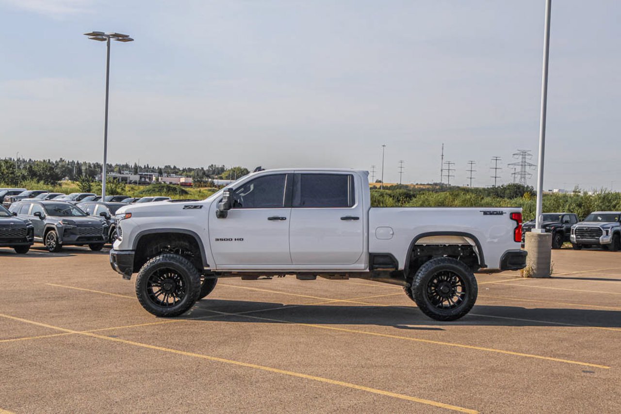 2026 Chevrolet Silverado 3500HD 4WD Crew Cab 159 LT White Sherwood Park - photo #4