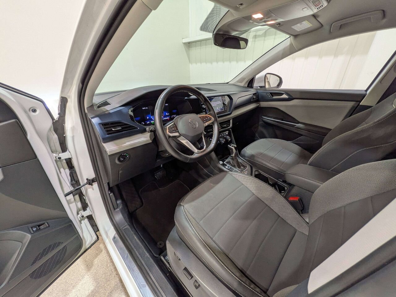 2024 Volkswagen Taos Comfortline 4MOTION White Val-David - photo #9