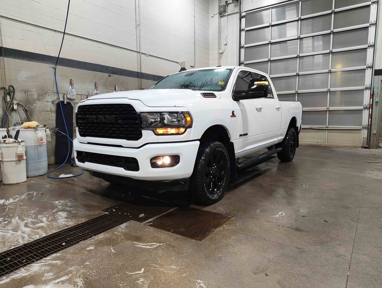 2024 Ram 2500 Big Horn 4x4 Crew Cab 6'4 Box White Sherwood Park - photo #3