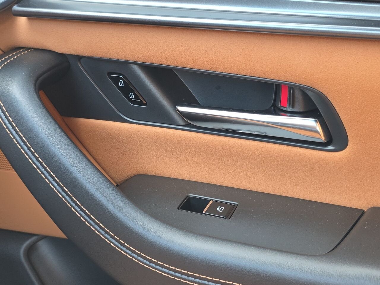 2026 Mazda CX-70 PHEV Signature TI Jet Black Mica Val-David - photo #16