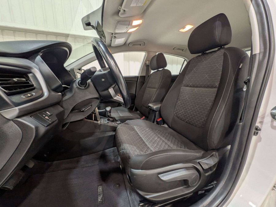 2018 Kia Rio 5-door LX Manual White