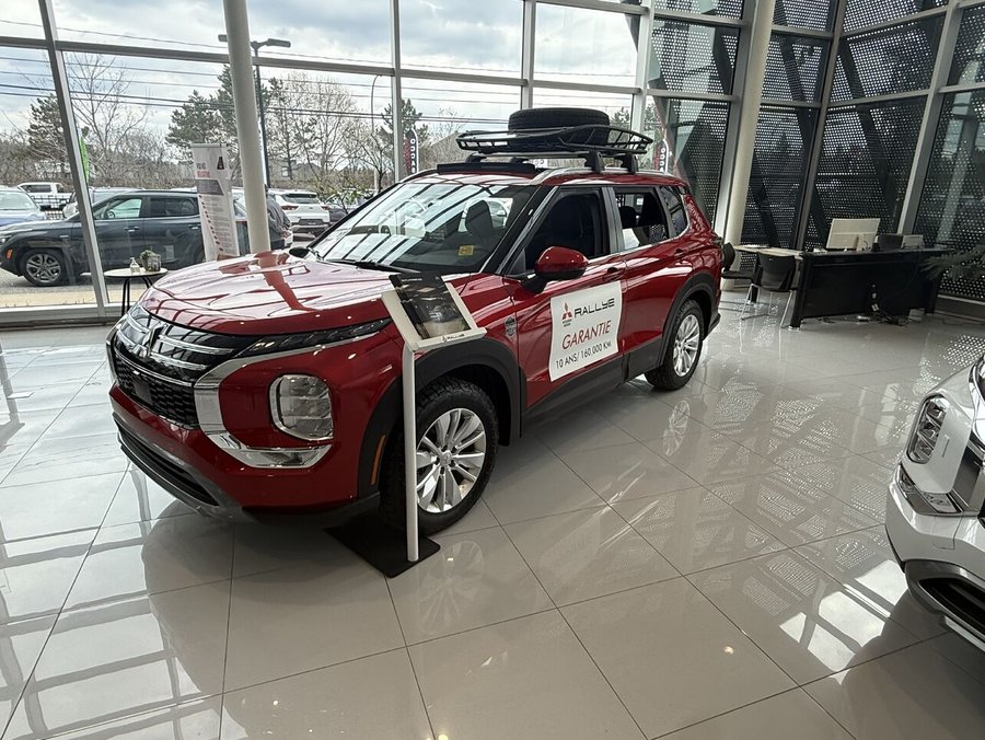 2026 MITSUBISHI Outlander SE Red Diamond