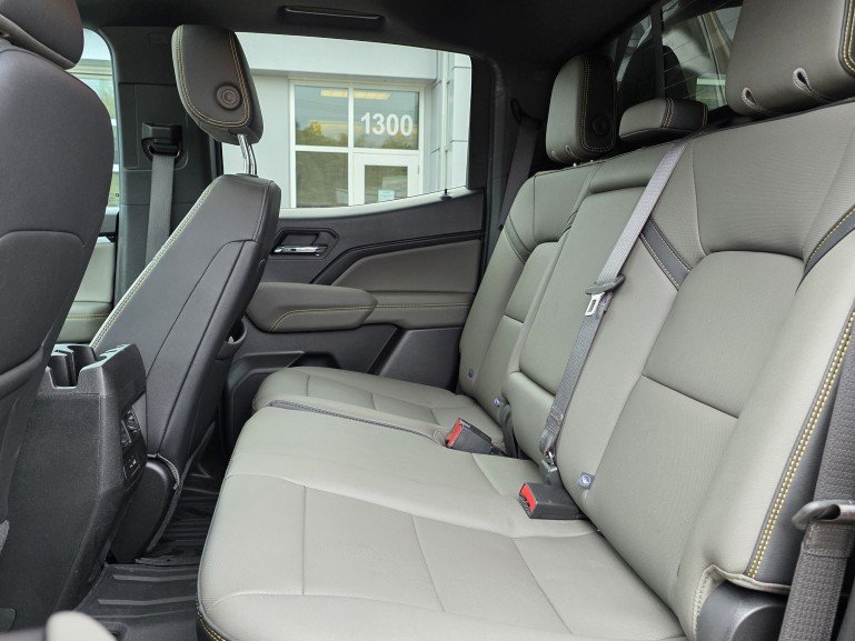 Chevrolet Colorado ZR2 Bison Alu-Cab Overland AEV 2025 Noir Mont-Laurier - photo #27