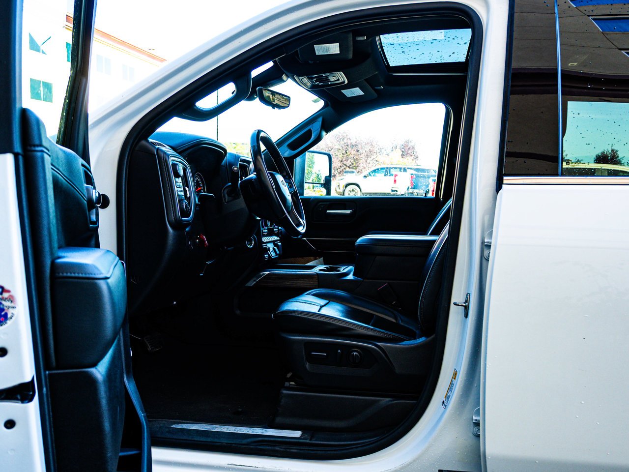 2023 Chevrolet Silverado 3500HD 4WD Crew Cab 159 High Country White Sherwood Park - photo #17