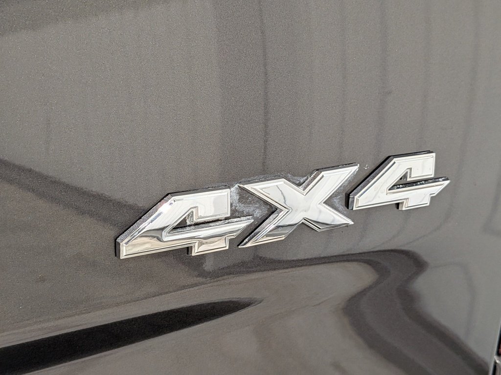 2023 Ram 1500 Classic SLT 4x4 Crew Cab 5'7" Box Grey Val-David - photo #33