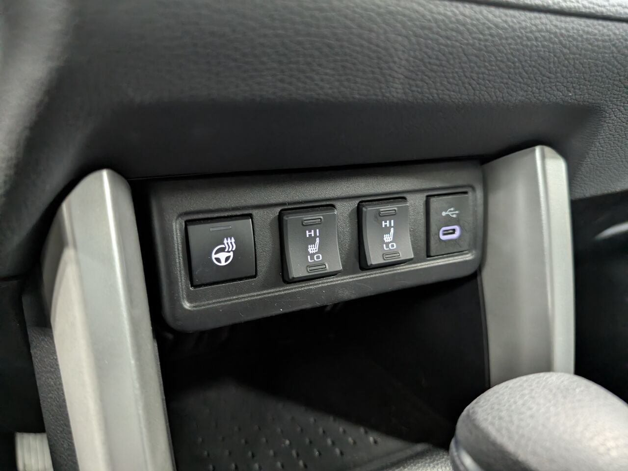 Toyota Corolla Cross LE AWD/SIÈGES CHAUFFANTS/AC BIZONE/VOLANT CHAUFFANT/BLUETOOTH 2025 Argent sonique métallisé Sherbrooke - photo #19