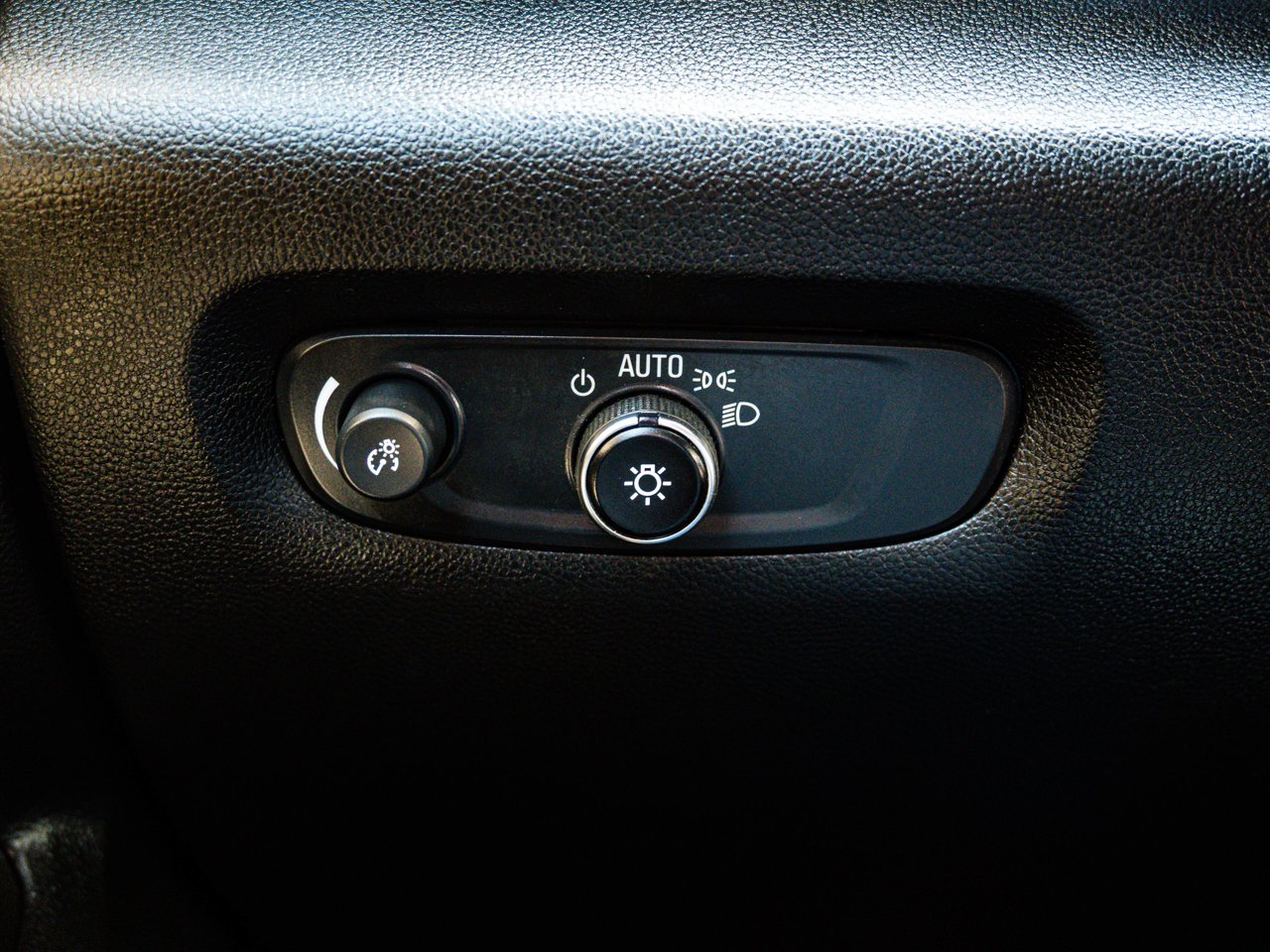 2023 Chevrolet Traverse AWD 4dr Premier White Sherwood Park - photo #18