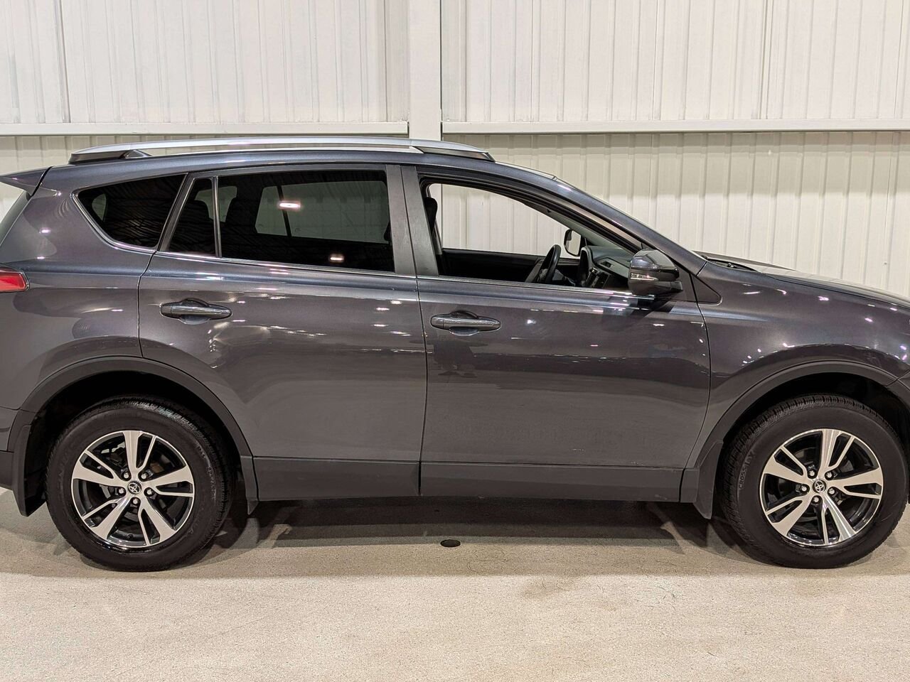 2018 Toyota RAV4 FWD LE Grey Val-David - photo #7