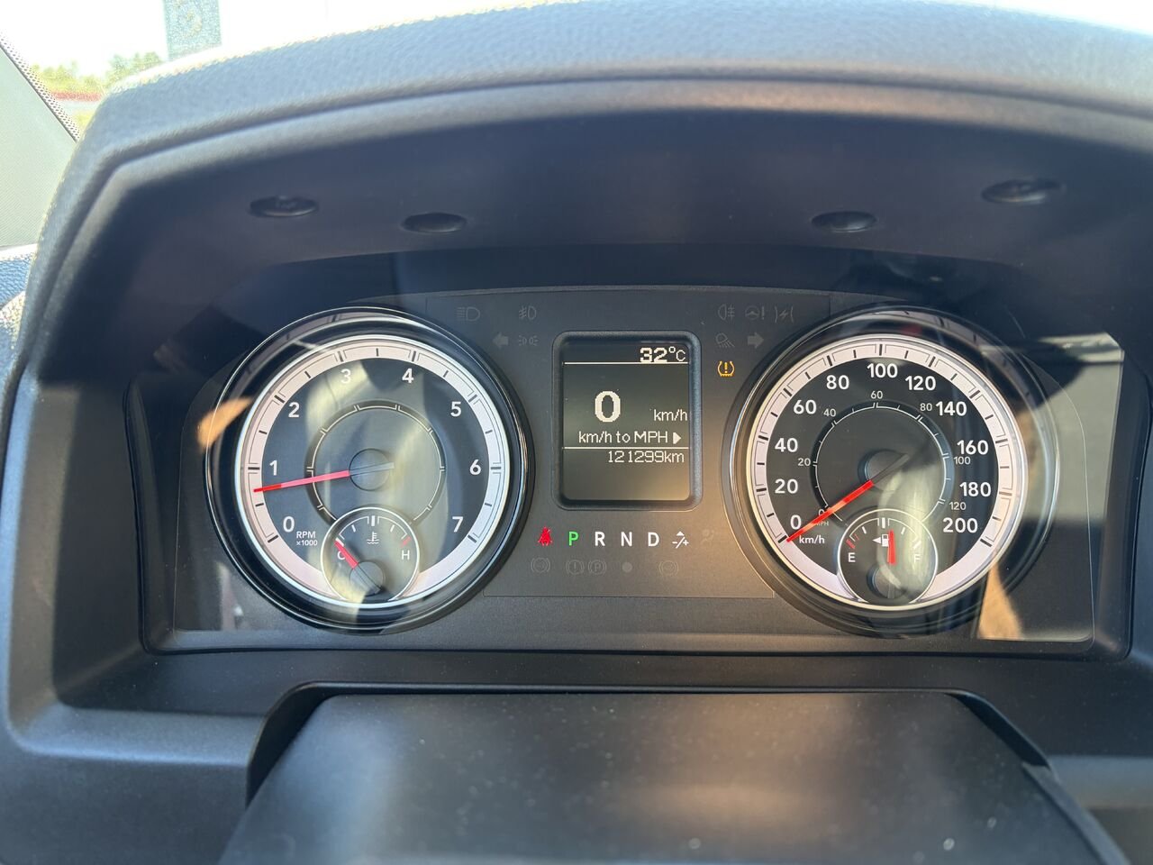 2019 Ram 1500 Classic gray Notre-Dame-des-Prairies - photo #3