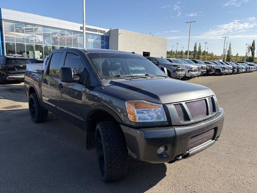 2011 Nissan Titan PRO-4X 5.6L | Sunroof Grey