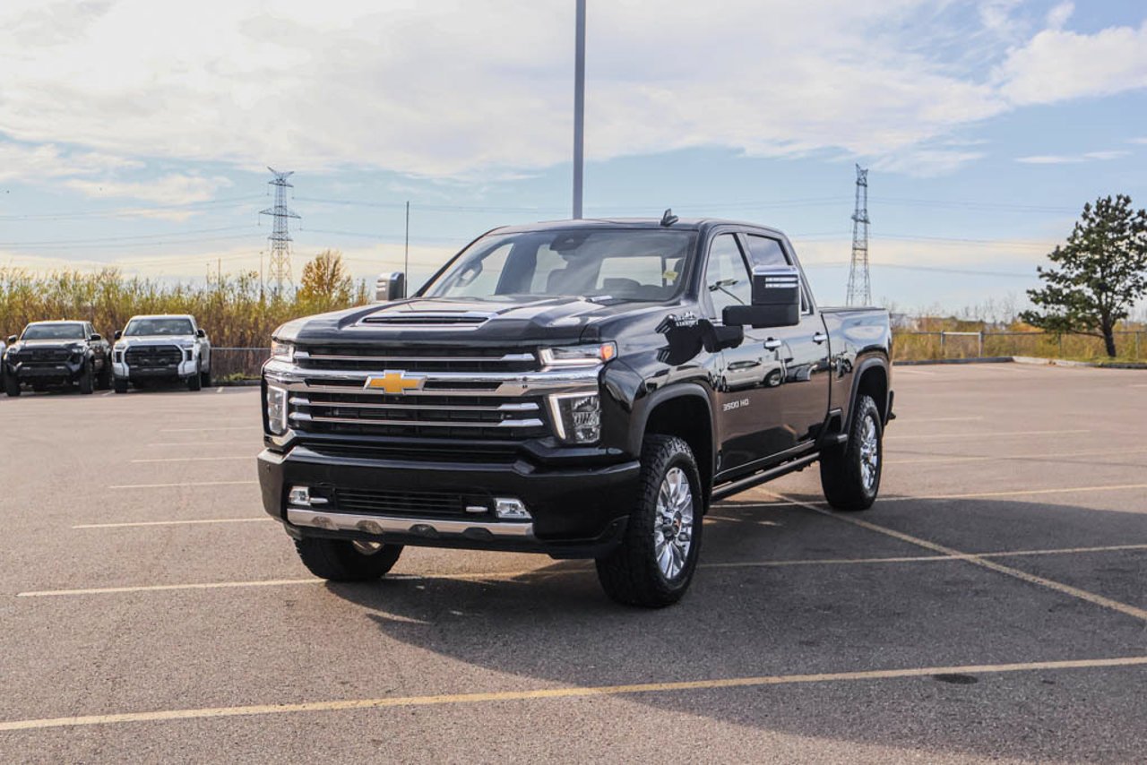 2022 Chevrolet Silverado 3500HD 4WD Crew Cab 159 High Country Black Sherwood Park - photo #3