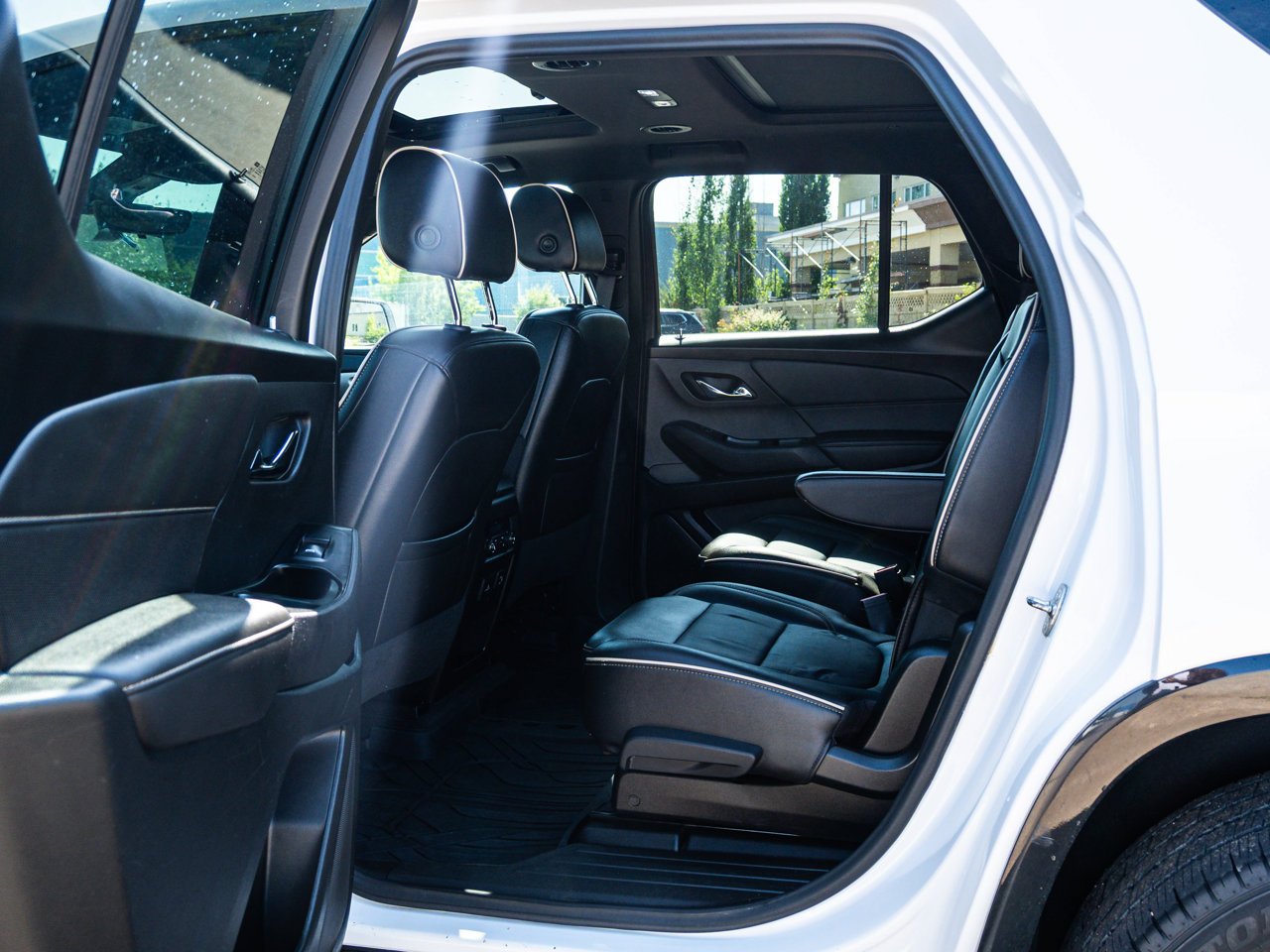 2023 Chevrolet Traverse AWD 4dr Premier White Sherwood Park - photo #30