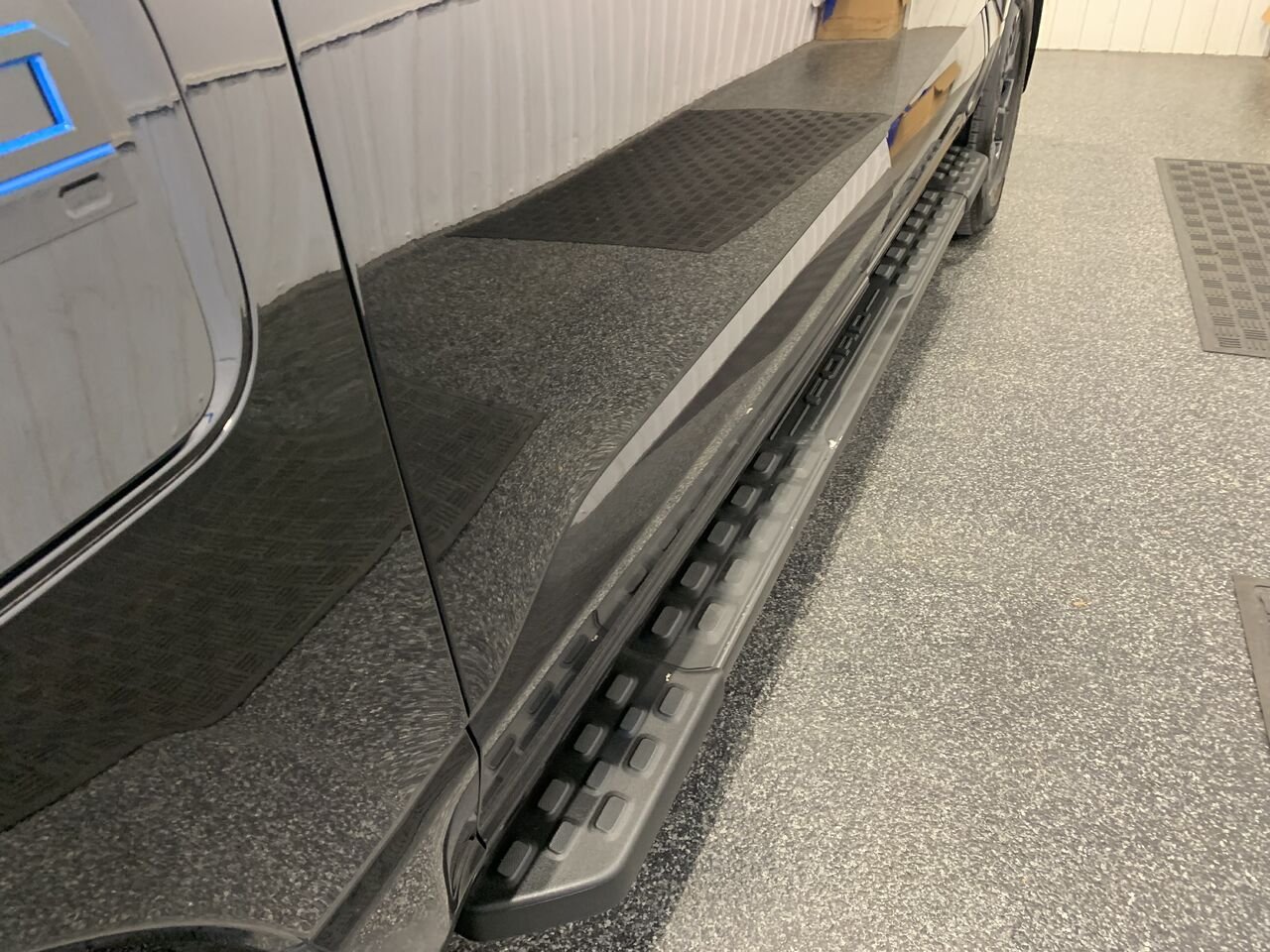 2024 Ford F-150 Lightning LARIAT Black Saint-Eustache - photo #3