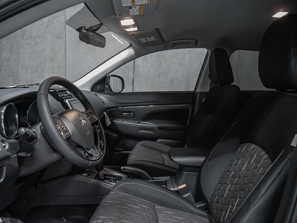 2027 Mitsubishi RVR SE Titanium Grey Montreal - photo #20