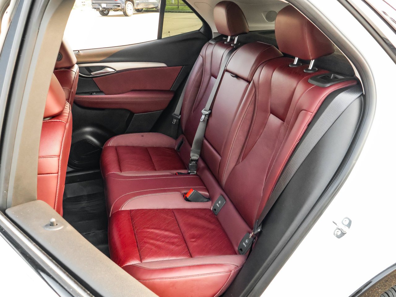 2025 Buick Envision AWD 4dr Sport Touring White Sherwood Park - photo #15