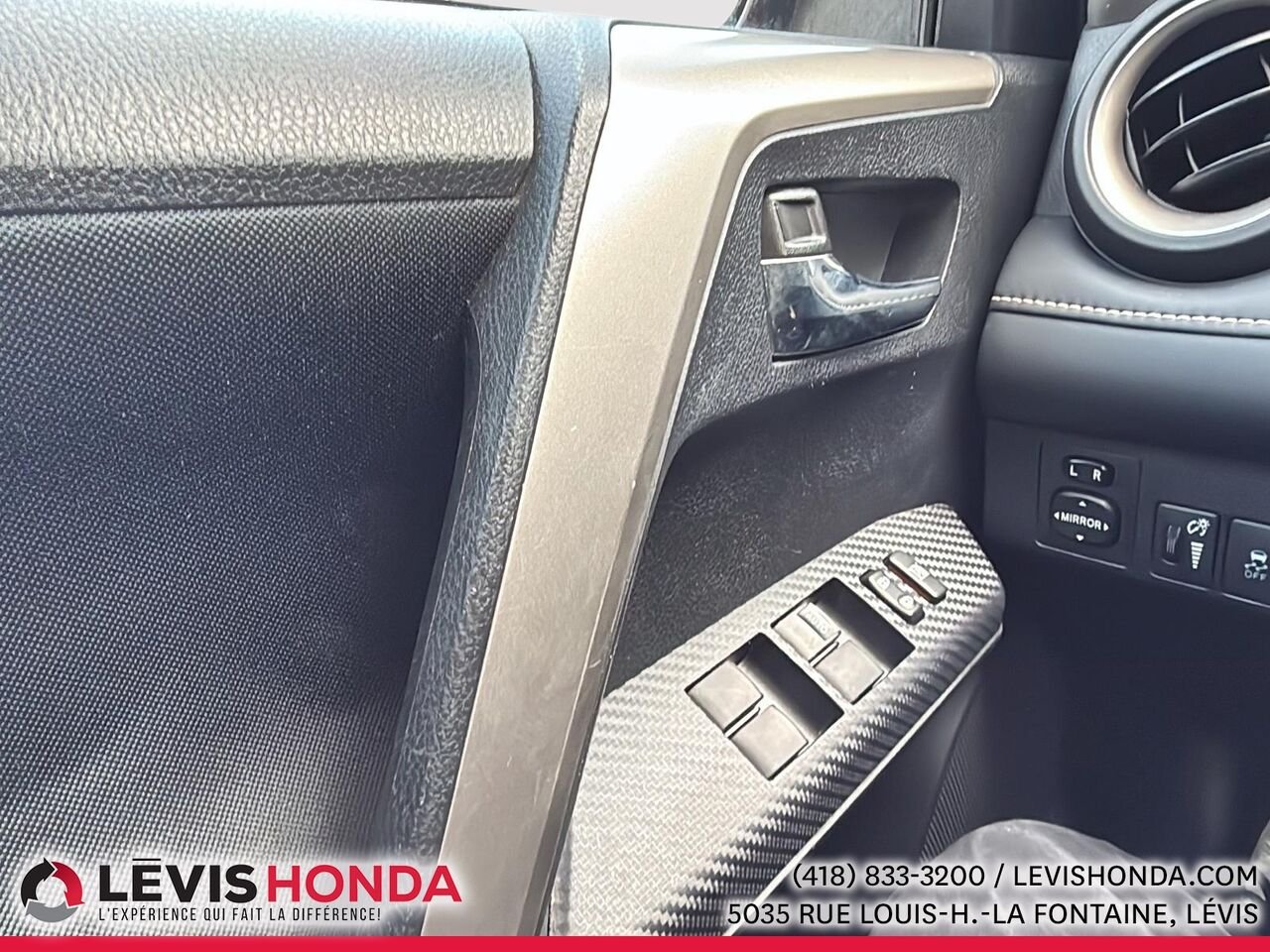 2014 Toyota Rav4 XLE AWD Traction intégrale 4 portes XLE Red Lévis - photo #18