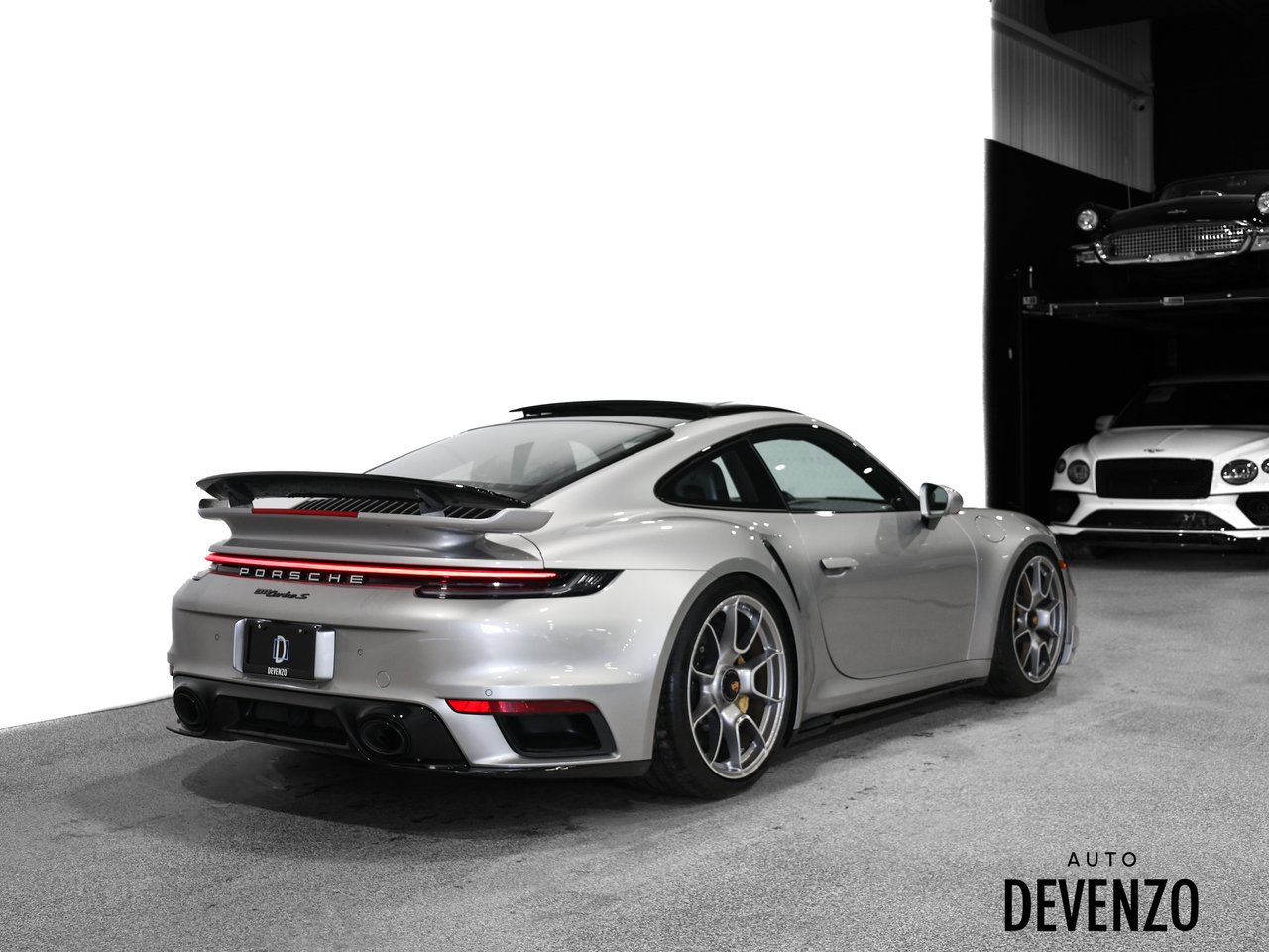 2024 Porsche 911 Silver Saint-Eustache - photo #5