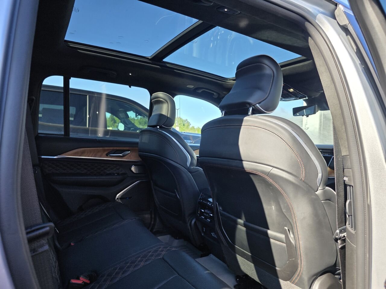 Jeep Grand Cherokee Summit Reserve 2024 Gris Rouyn-Noranda - photo #15