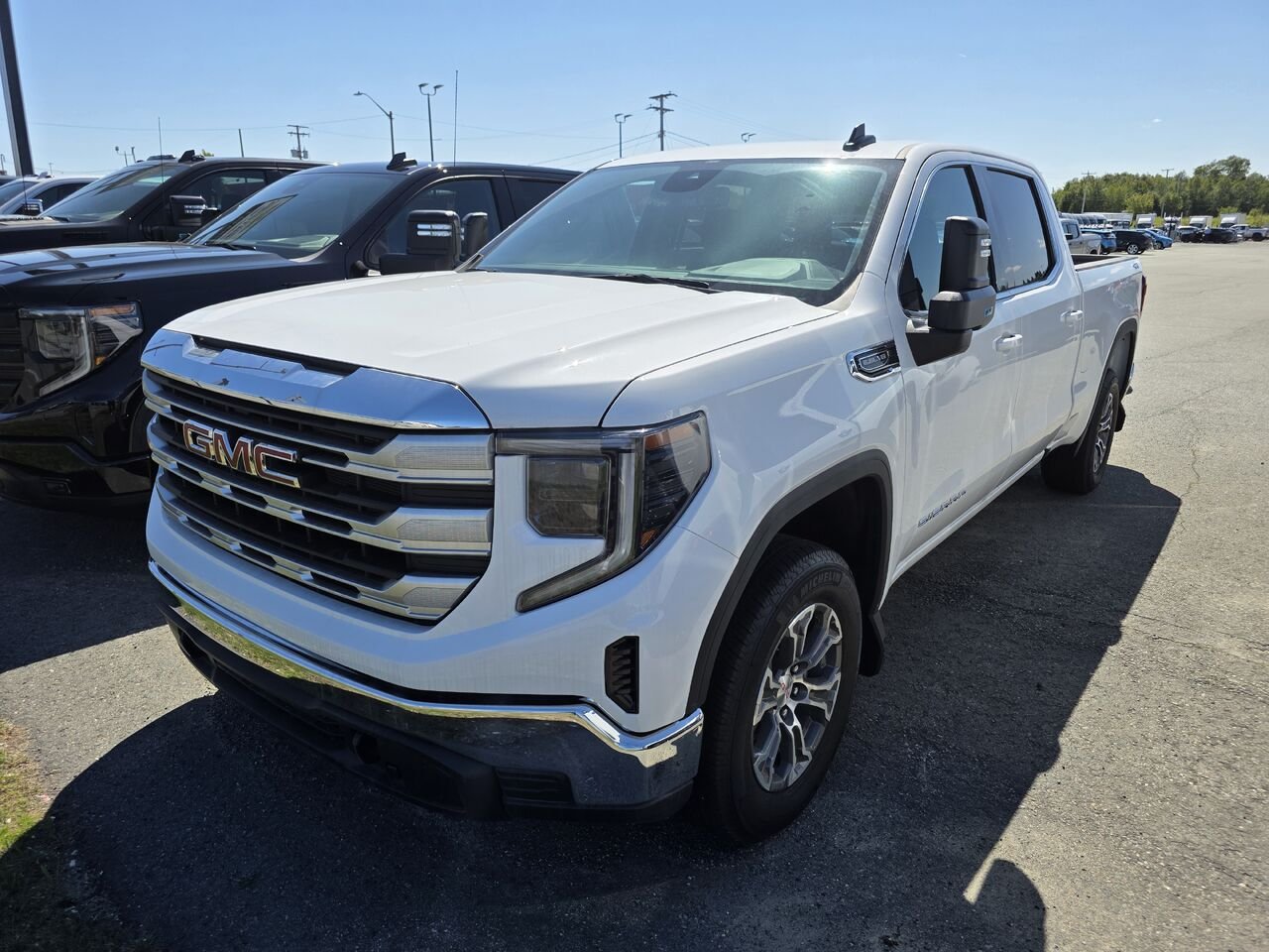 GMC Sierra 1500 SLE 2026 Blanc sommet Rouyn-Noranda - photo #0