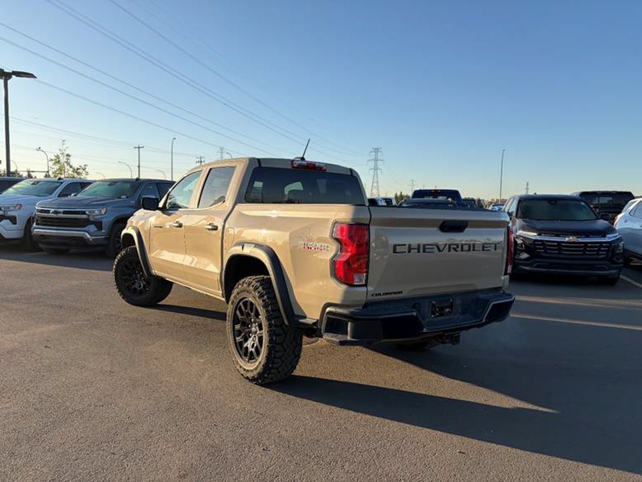 2024 Chevrolet Colorado 4WD Crew Cab Trail Boss Beige Sherwood Park - photo #3