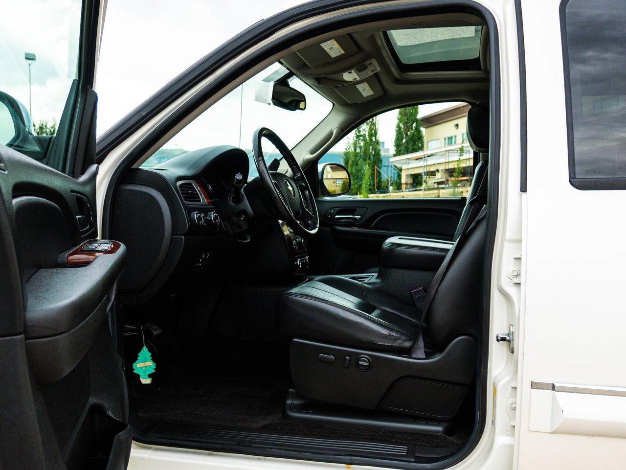 2009 Chevrolet Silverado 1500 4WD Crew Cab 143.5 LTZ White Sherwood Park - photo #16