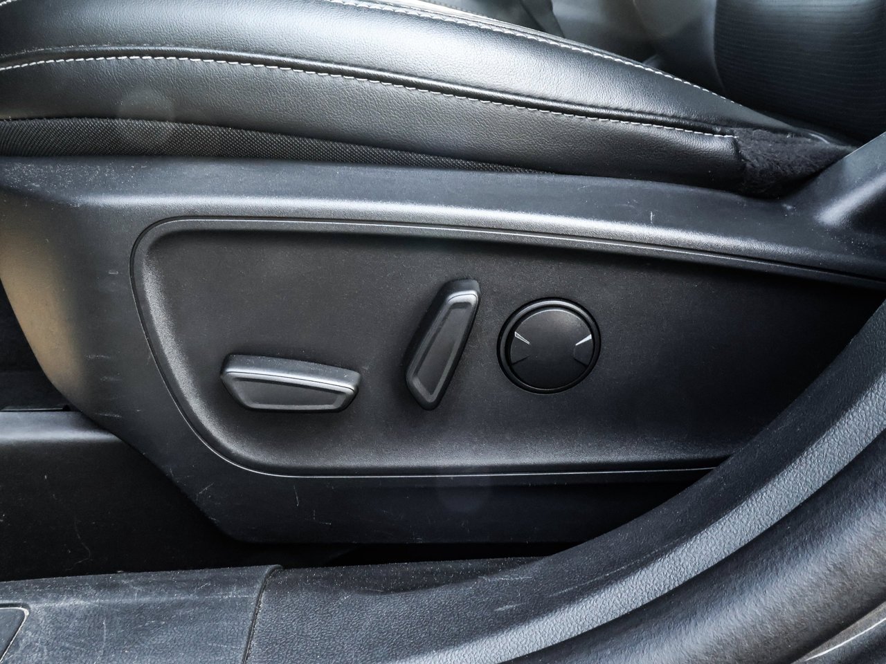 2025 Ford Escape Platinum AWD Grey Sherwood Park - photo #20
