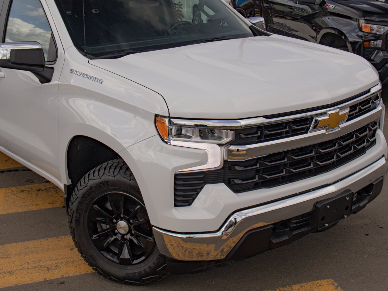 2025 Chevrolet Silverado 1500 4WD Crew Cab 147 LT White Sherwood Park - photo #14