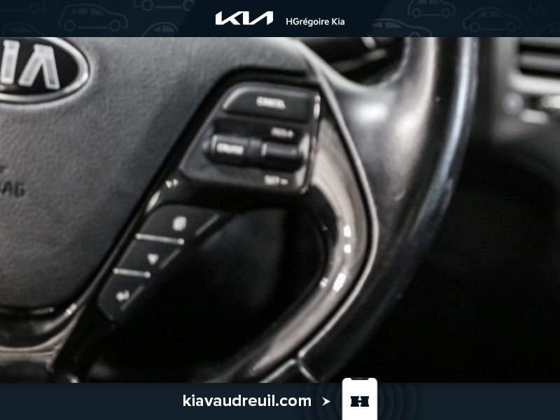 2017 Kia Forte Red Laval - photo #14