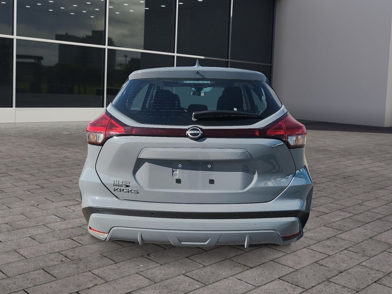 2024 Nissan Kicks s Grey Québec - photo #2