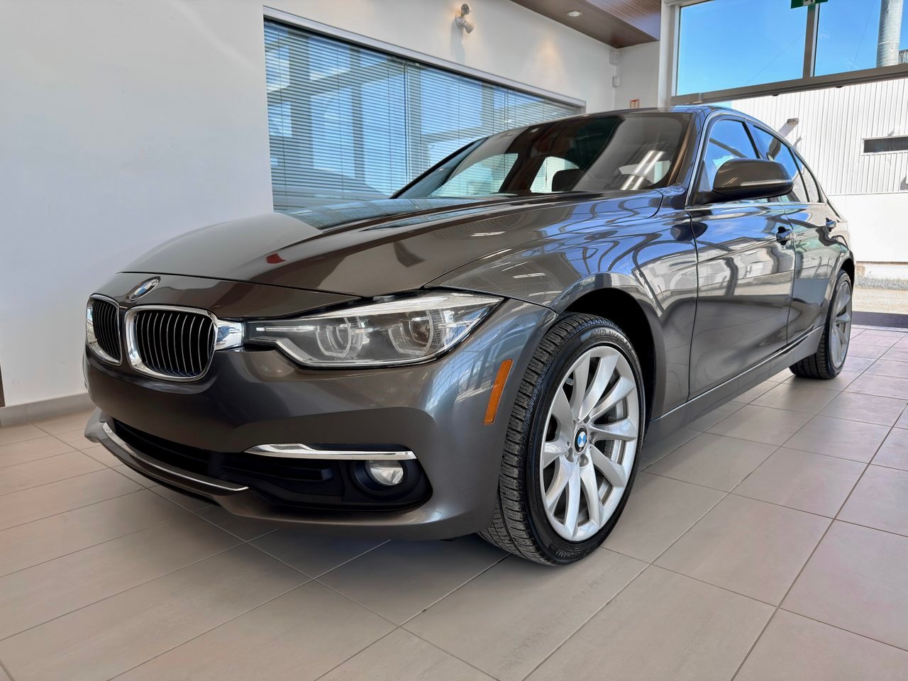 2016 BMW 3 Series Beige Notre-Dame-des-Prairies - photo #2
