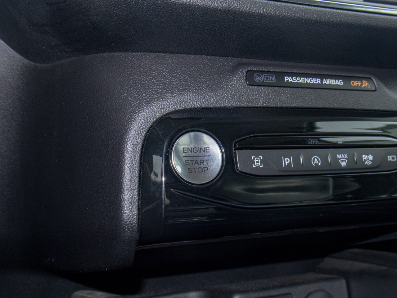 2024 Ford Escape Platinum AWD Grey Sherwood Park - photo #25