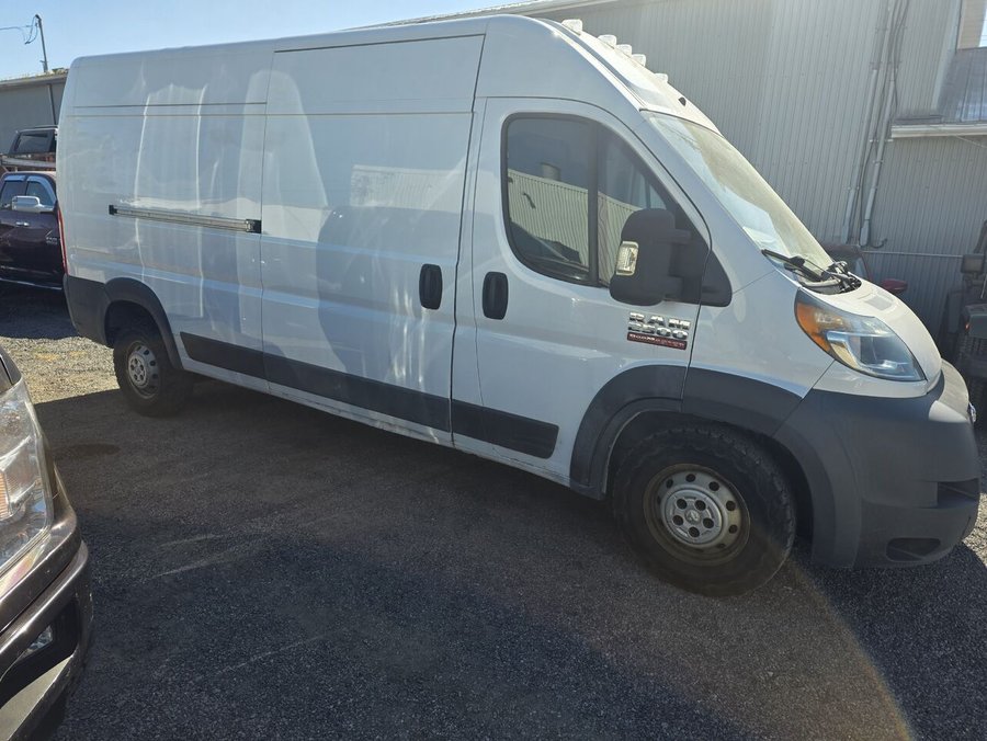 Ram ProMaster fourgonnette utilitaire 2500 toit élevé 159 po 2015 Blanc