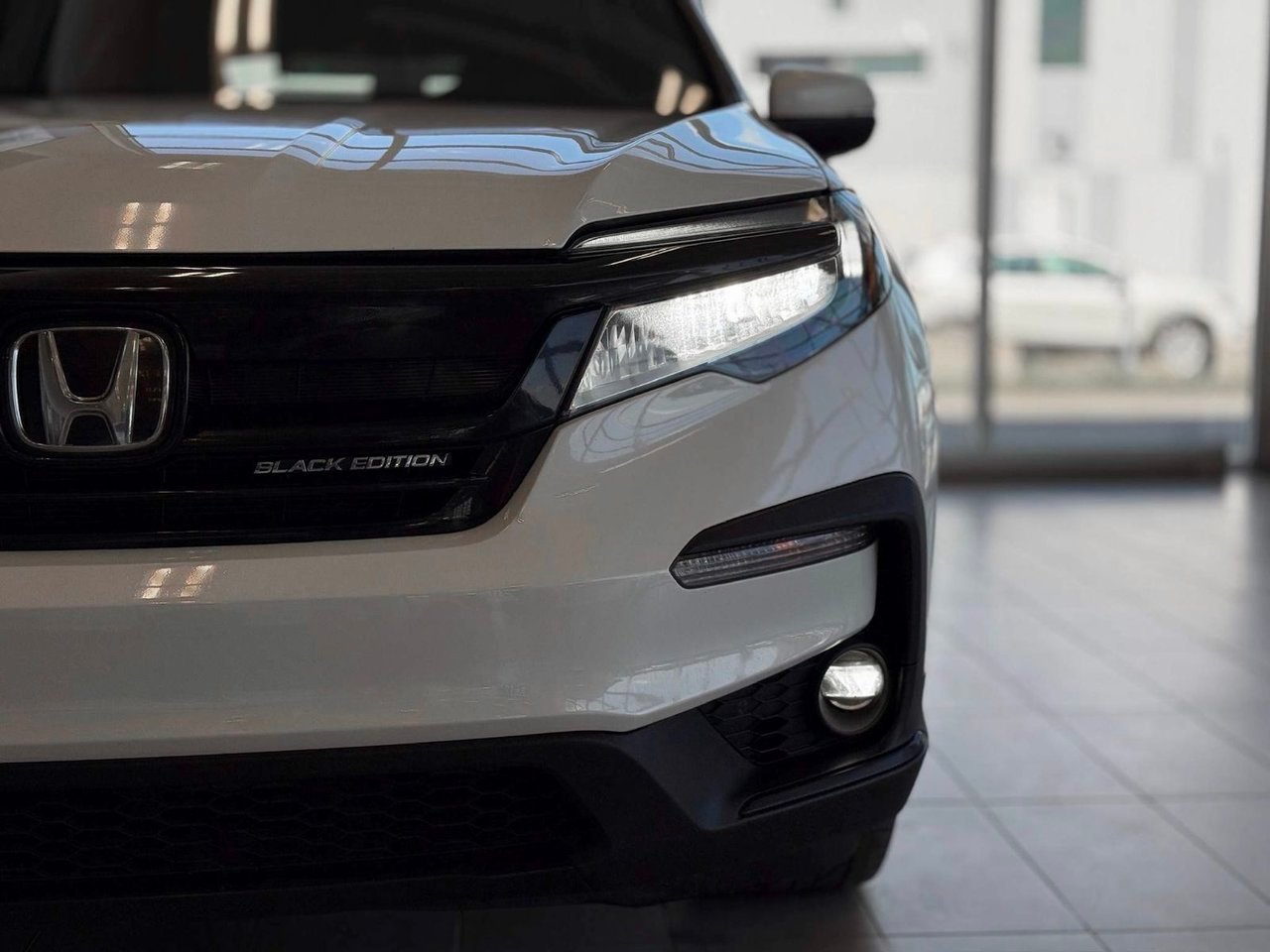 2022 Honda Pilot White Notre-Dame-des-Prairies - photo #4