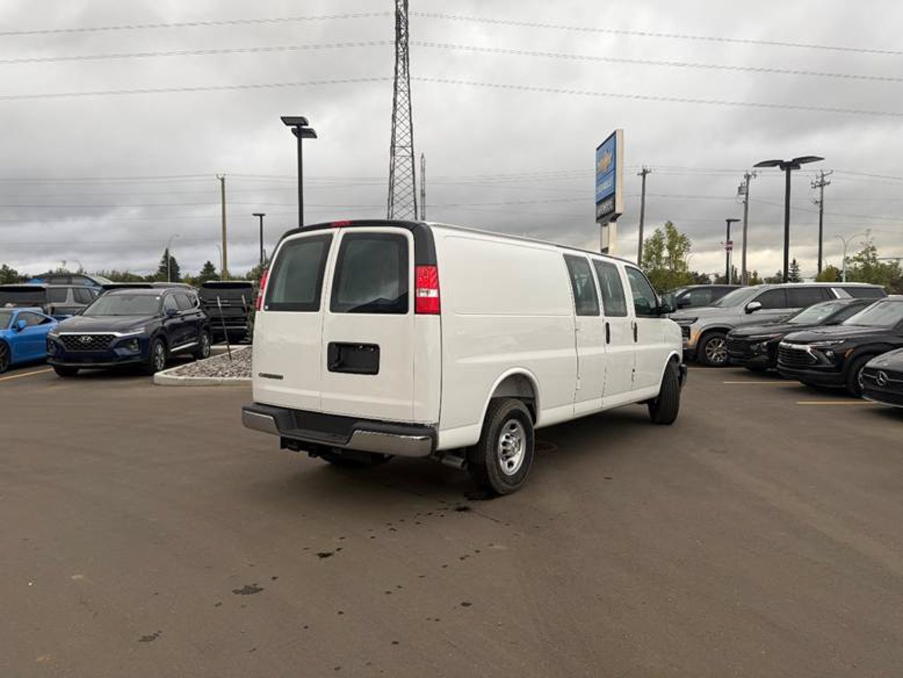 2025 Chevrolet Express Cargo Van RWD 3500 155 White Sherwood Park - photo #4