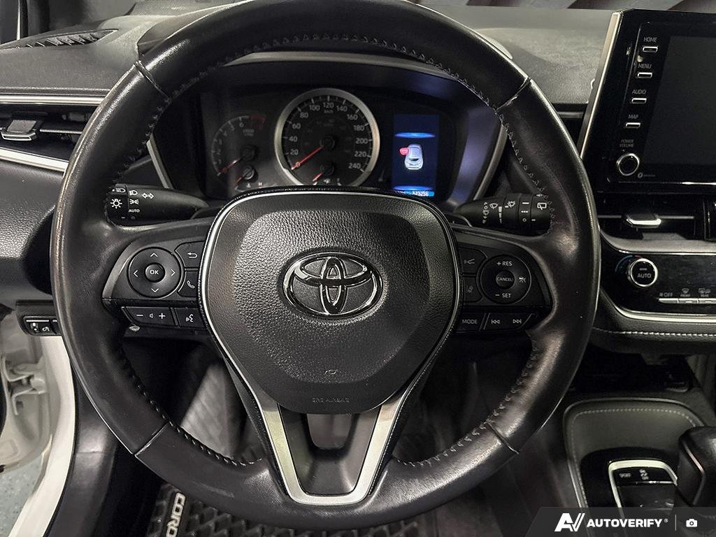 2020 Toyota Corolla Hatchback 2602172B | SE, well maintained local trade in White Edmonton - photo #11