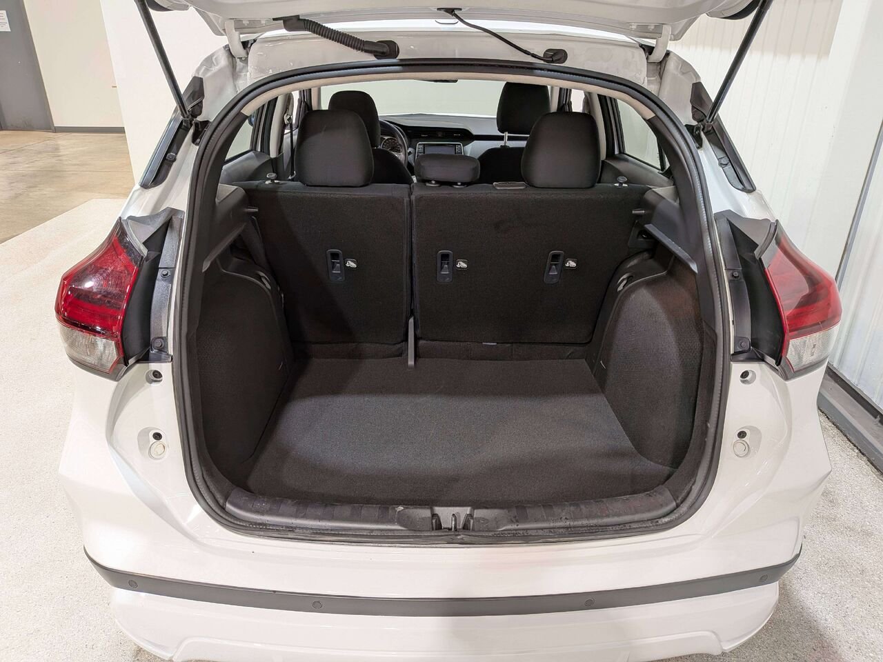 2024 Nissan Kicks S FWD White Val-David - photo #8