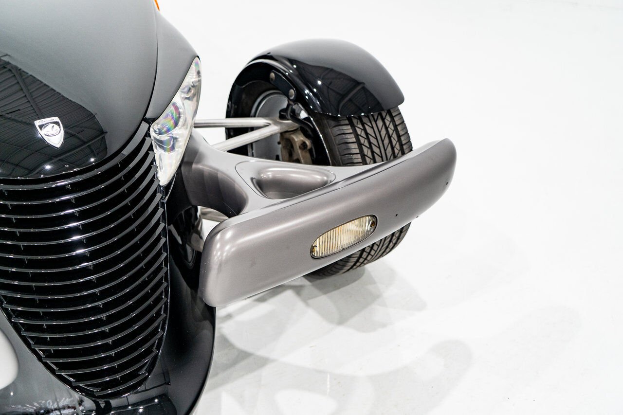 Plymouth Prowler Desirable Black Colour with only 7,611KM (4756mi) from new **PRICE IN USD** 1999 Noir Montréal - photo #55