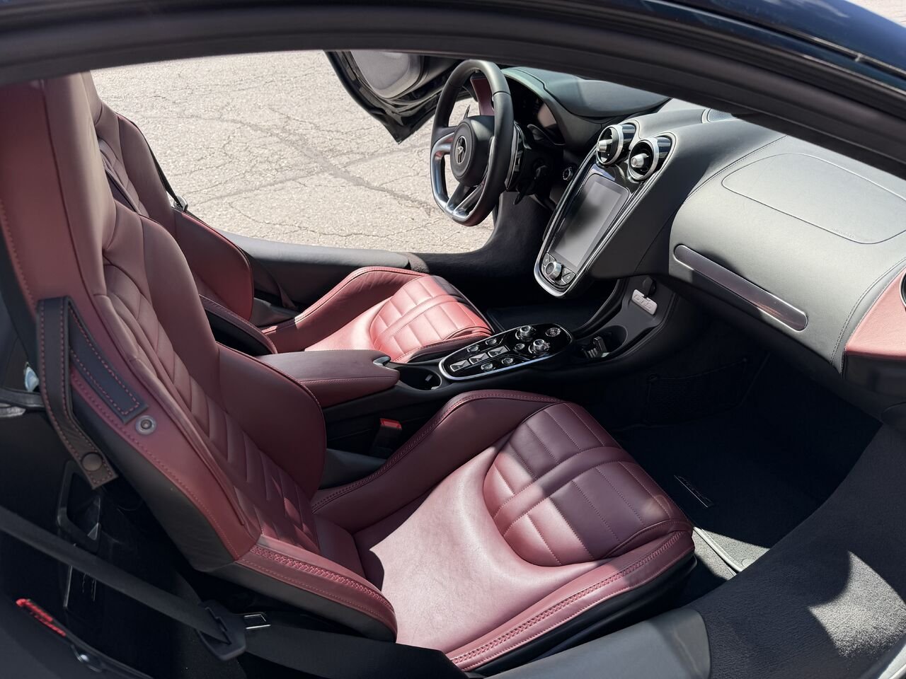 McLaren GTS 2025 Noir Nantes - photo #9