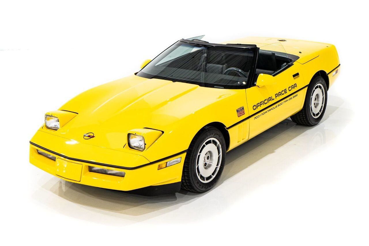 Chevrolet Corvette Pace Car livery with only 17,380km (10,800miles) 1986 Jaune Montréal - photo #3