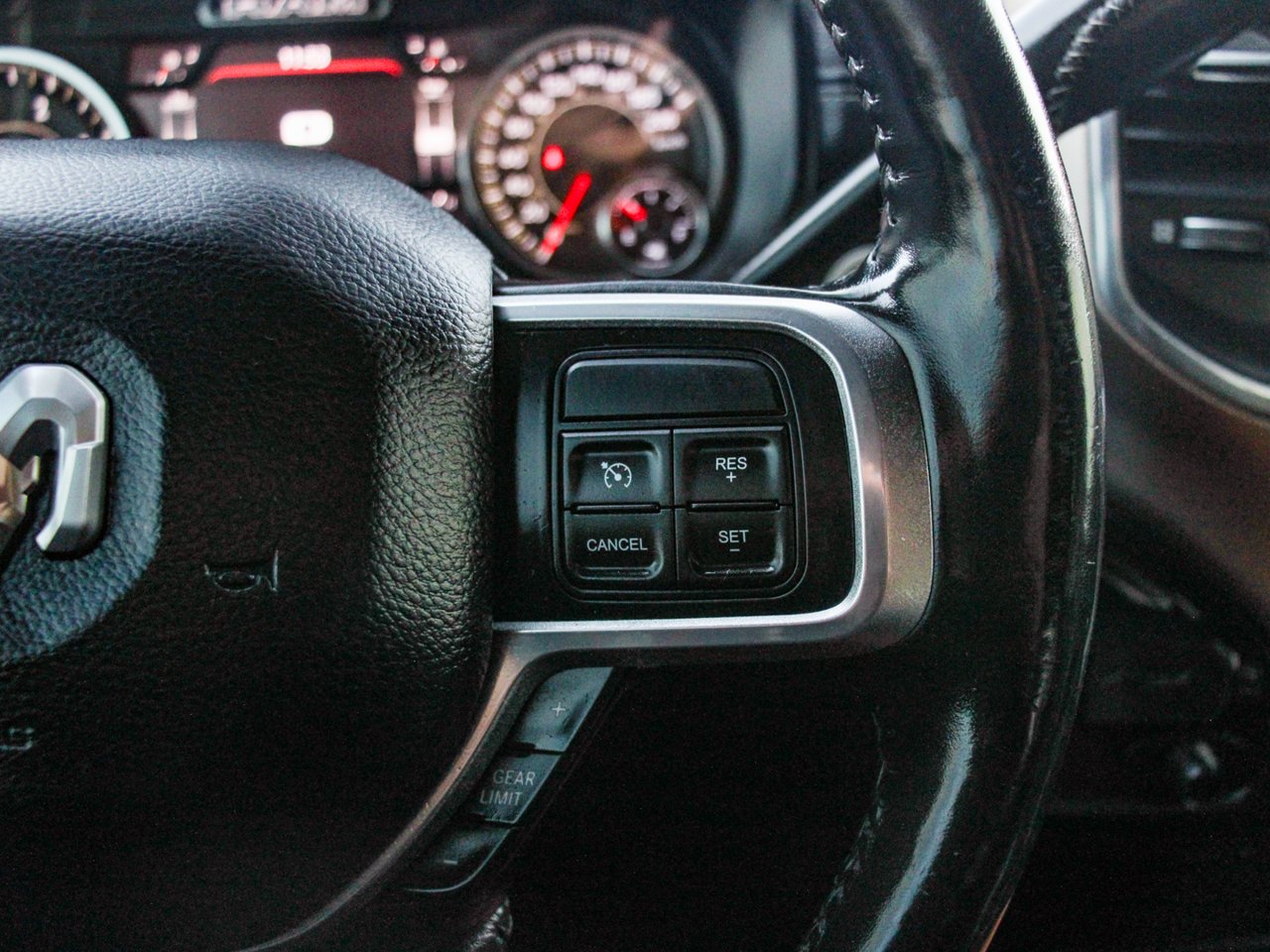 2019 Ram 3500 Laramie 4x4 Crew Cab 6'4 Box Black Sherwood Park - photo #21