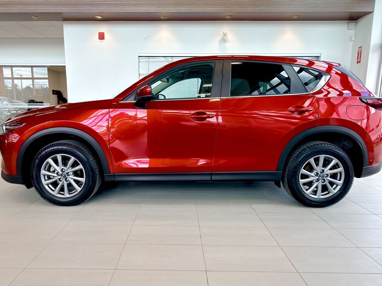 2024 Mazda CX-5 Red Notre-Dame-des-Prairies - photo #5