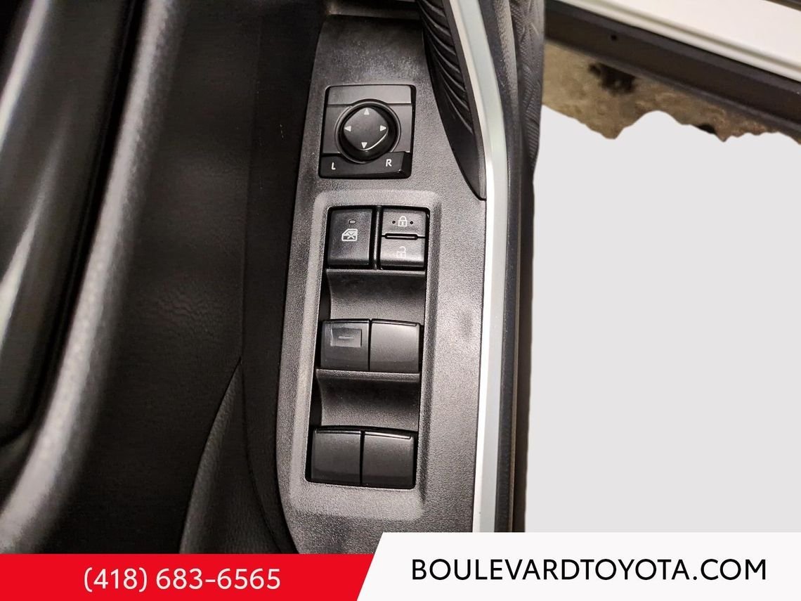 2024 Toyota RAV4 531704-48 | LE White Québec - photo #8