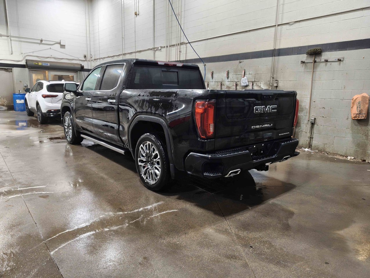 2025 GMC Sierra 1500 4WD Crew Cab 147 Denali Ultimate Black Sherwood Park - photo #4